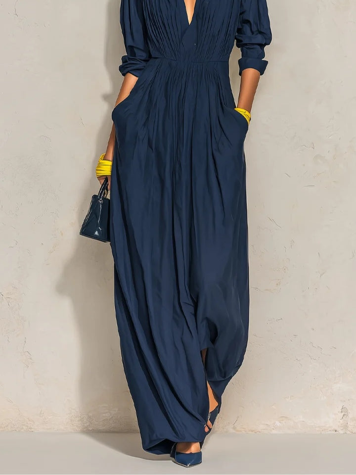 Mari Paz | Vestido largo plisado azul marino con escote en V