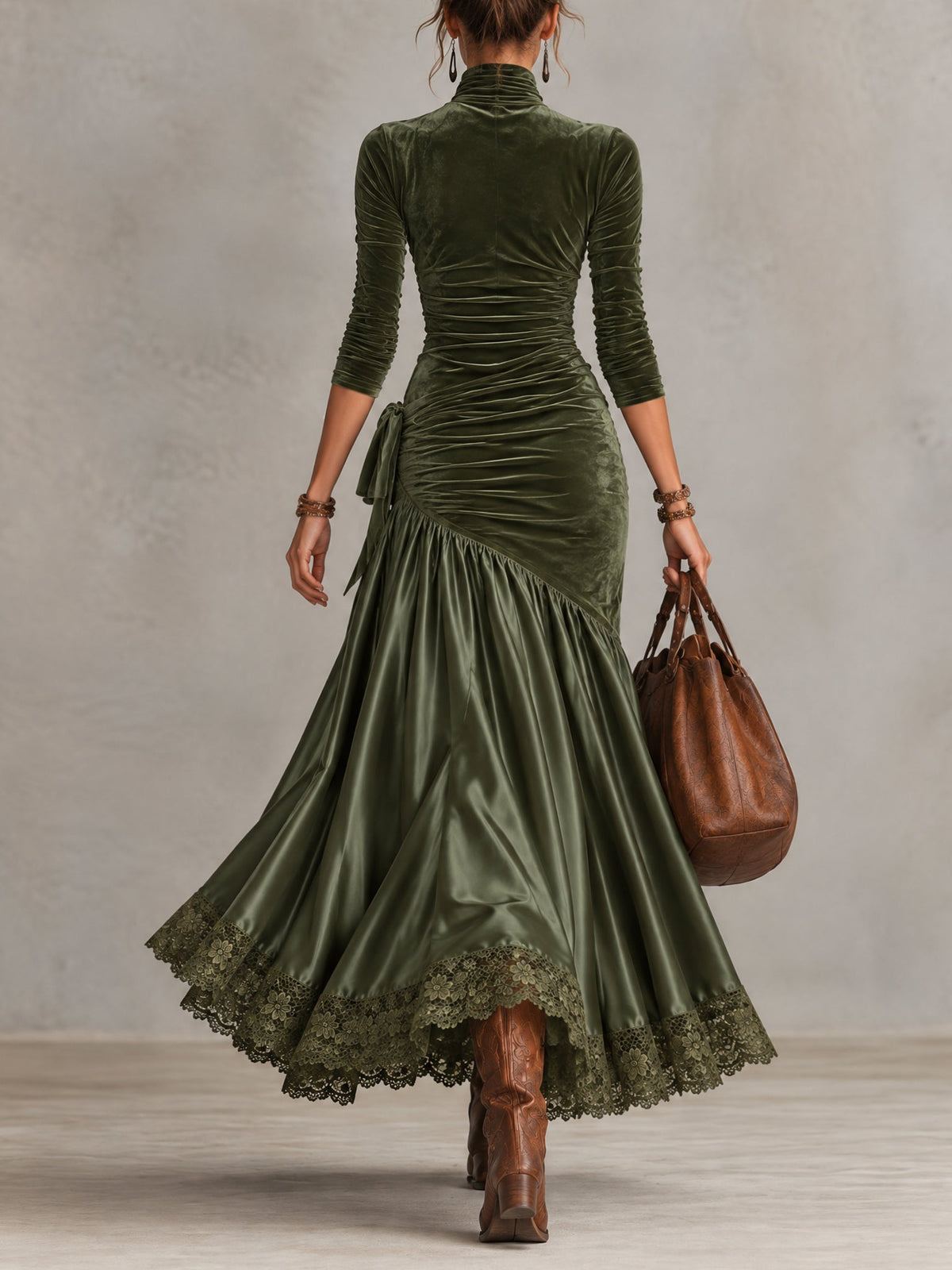 Maica | Vestido largo de terciopelo y satén con paneles y bajo de encaje verde oliva