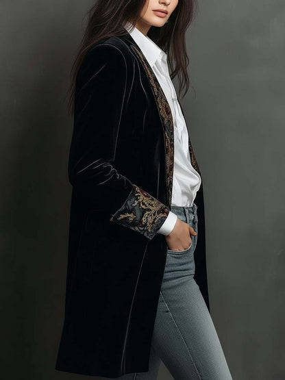 Ángela María | Blazer Negro Entallado con Estampado Barroco