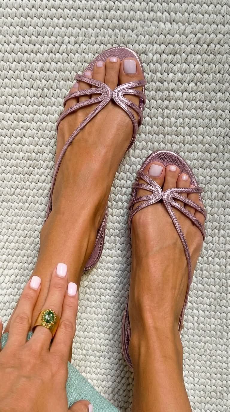 Camila | Sandalias Doradas, Elegancia Estival
