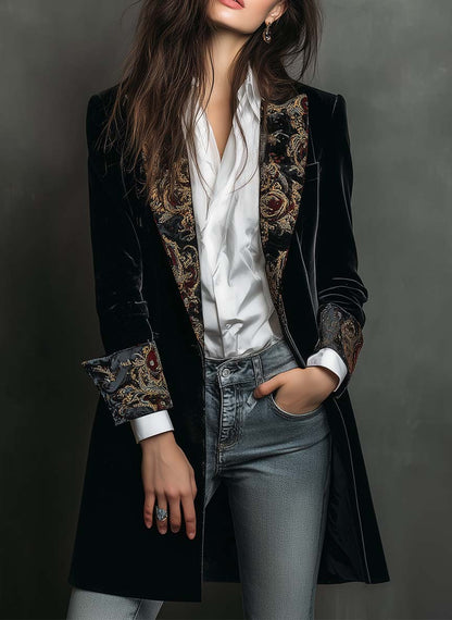 Ángela María | Blazer Negro Entallado con Estampado Barroco