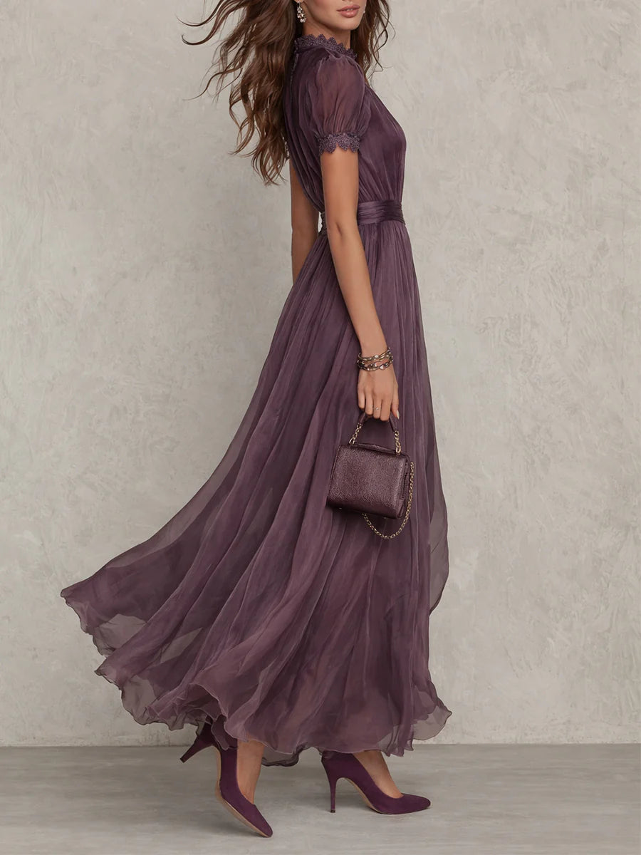 Luisa — Vestido largo morado con escote en V y encaje