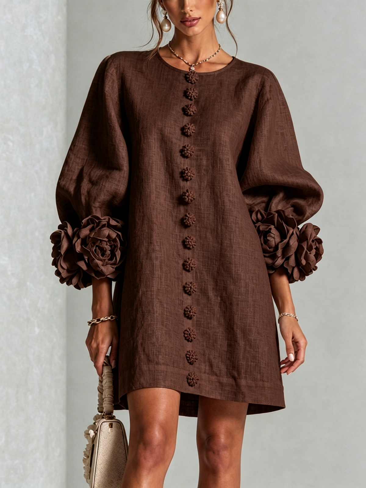 Mari Nieves | Vestido Mini de Mezcla de Lino con Puños de Rosa, Marrón Chocolate