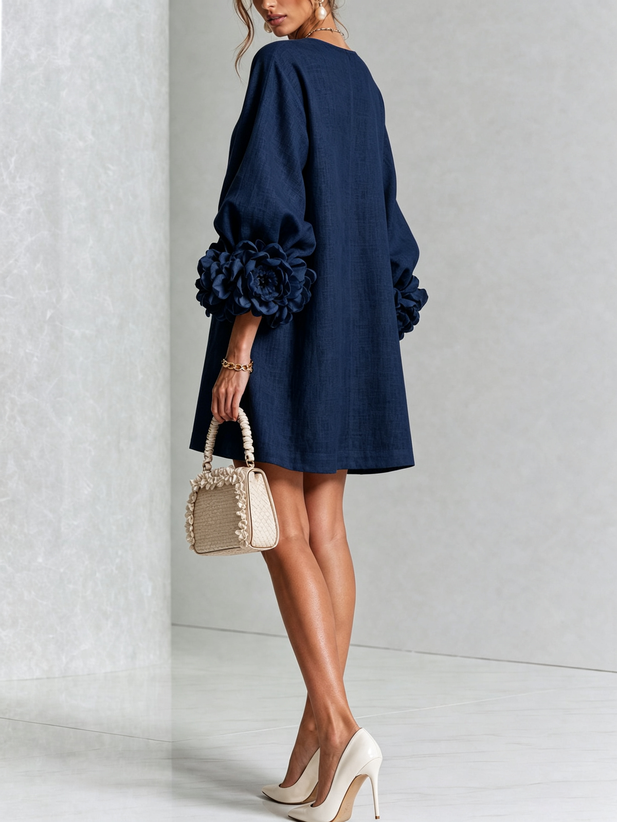 Izaskun | Vestido Mini de Mezcla de Lino con Puños de Rosa, Azul Marino
