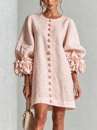 Vestido Mini Floral Rosa con Botones y Mangas Florales Sorprendentes