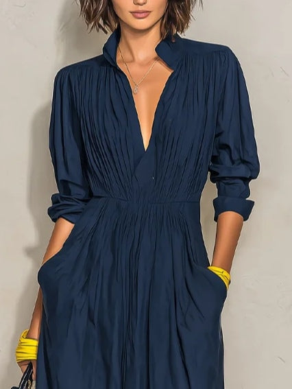 Mari Paz | Vestido largo plisado azul marino con escote en V