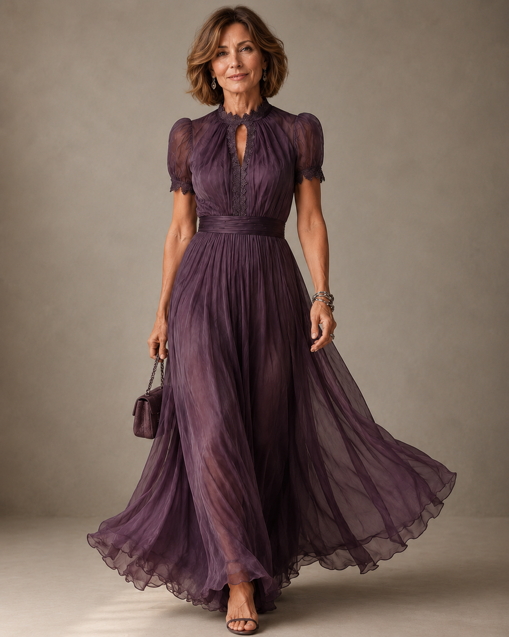 Luisa — Vestido largo morado con escote en V y encaje