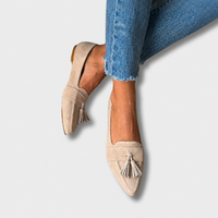 Carmen Vega | Mocasines Elegantes en Beige