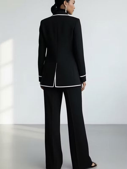 María Soledad | Traje Negro con Ribetes